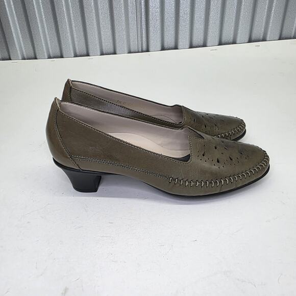 SAS Sonyo Slip On Heel Bronze Patent Leather Cut Out Kitten Size 7.5 M Comfort - Picture 2 of 9